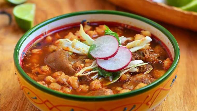 Pozole rojo fácil y rápido